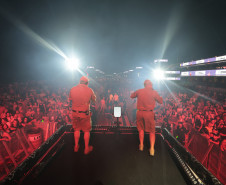 Com repertório variado, Banda da PMPR anima multidão antes do show do Roupa Nova