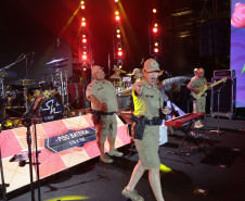 Com repertório variado, Banda da PMPR anima multidão antes do show do Roupa Nova