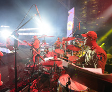 Com repertório variado, Banda da PMPR anima multidão antes do show do Roupa Nova