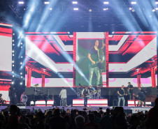 Roupa Nova mais do que dobra público de dois anos atrás no Verão Maior Paraná em Matinhos