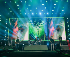 Roupa Nova mais do que dobra público de dois anos atrás no Verão Maior Paraná em Matinhos