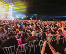 Roupa Nova mais do que dobra público de dois anos atrás no Verão Maior Paraná em Matinhos