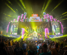 Roupa Nova mais do que dobra público de dois anos atrás no Verão Maior Paraná em Matinhos