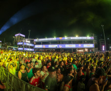 Roupa Nova mais do que dobra público de dois anos atrás no Verão Maior Paraná em Matinhos