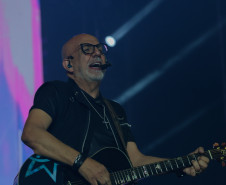 Roupa Nova mais do que dobra público de dois anos atrás no Verão Maior Paraná em Matinhos