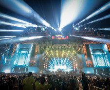 Roupa Nova mais do que dobra público de dois anos atrás no Verão Maior Paraná em Matinhos