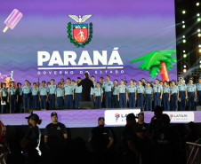 Na noite desta sexta-feira (16), crianças e adolescentes do coral do Colégio Cívico-Militar Professor Leandro Manuel da Costa se apresentaram no palco principal de Caiobá, em Matinhos, na abertura do show do Gipsy Kings by André Reyes.