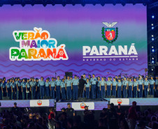 Na noite desta sexta-feira (16), crianças e adolescentes do coral do Colégio Cívico-Militar Professor Leandro Manuel da Costa se apresentaram no palco principal de Caiobá, em Matinhos, na abertura do show do Gipsy Kings by André Reyes.