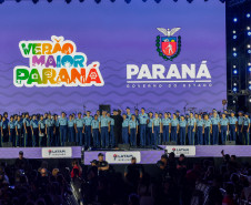 Na noite desta sexta-feira (16), crianças e adolescentes do coral do Colégio Cívico-Militar Professor Leandro Manuel da Costa se apresentaram no palco principal de Caiobá, em Matinhos, na abertura do show do Gipsy Kings by André Reyes.
