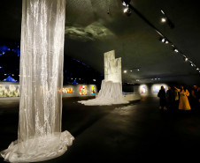 Última semana da exposição “Através”, da artista Mariana Palma