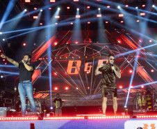 Bruno & Denner e Israel & Rodolffo fazem balada sertaneja para 32 mil pessoas em Pontal do Paraná