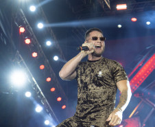 Bruno & Denner e Israel & Rodolffo fazem balada sertaneja para 32 mil pessoas em Pontal do Paraná