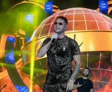 Bruno & Denner e Israel & Rodolffo fazem balada sertaneja para 32 mil pessoas em Pontal do Paraná