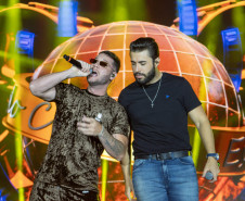 Bruno & Denner e Israel & Rodolffo fazem balada sertaneja para 32 mil pessoas em Pontal do Paraná