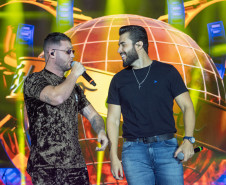 Bruno & Denner e Israel & Rodolffo fazem balada sertaneja para 32 mil pessoas em Pontal do Paraná