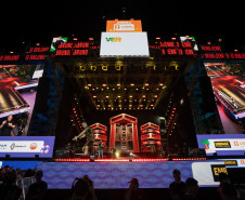 Bruno & Denner e Israel & Rodolffo fazem balada sertaneja para 32 mil pessoas em Pontal do Paraná