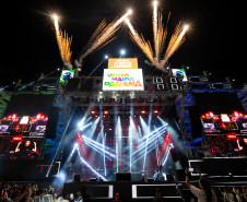 Bruno & Denner e Israel & Rodolffo fazem balada sertaneja para 32 mil pessoas em Pontal do Paraná