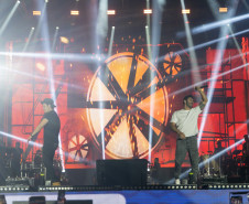 Bruno & Denner e Israel & Rodolffo fazem balada sertaneja para 32 mil pessoas em Pontal do Paraná