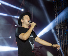 Bruno & Denner e Israel & Rodolffo fazem balada sertaneja para 32 mil pessoas em Pontal do Paraná