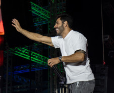 Bruno & Denner e Israel & Rodolffo fazem balada sertaneja para 32 mil pessoas em Pontal do Paraná