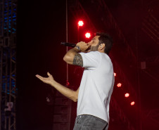 Bruno & Denner e Israel & Rodolffo fazem balada sertaneja para 32 mil pessoas em Pontal do Paraná