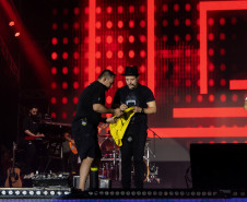 Bruno & Denner e Israel & Rodolffo fazem balada sertaneja para 32 mil pessoas em Pontal do Paraná