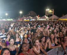 Bruno & Denner e Israel & Rodolffo fazem balada sertaneja para 32 mil pessoas em Pontal do Paraná