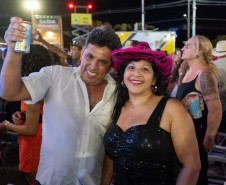 Roberta Miranda e Raça Negra transformam Pontal do Paraná em palco de grandes emoções