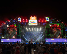 Roberta Miranda e Raça Negra transformam Pontal do Paraná em palco de grandes emoções