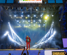 Roberta Miranda e Raça Negra transformam Pontal do Paraná em palco de grandes emoções