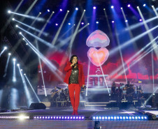 Roberta Miranda e Raça Negra transformam Pontal do Paraná em palco de grandes emoções