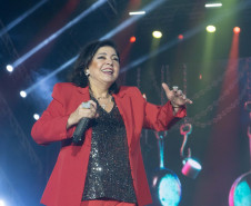 Roberta Miranda e Raça Negra transformam Pontal do Paraná em palco de grandes emoções