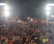 Roberta Miranda e Raça Negra transformam Pontal do Paraná em palco de grandes emoções