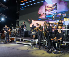 Roberta Miranda e Raça Negra transformam Pontal do Paraná em palco de grandes emoções