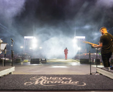 Roberta Miranda e Raça Negra transformam Pontal do Paraná em palco de grandes emoções