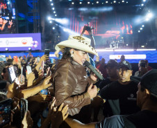 Roberta Miranda e Raça Negra transformam Pontal do Paraná em palco de grandes emoções