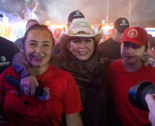 Roberta Miranda e Raça Negra transformam Pontal do Paraná em palco de grandes emoções