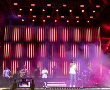 Atitude 67 e Kamisa 10 fazem noite de pagode em dose dupla em Pontal do Paraná