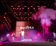 Atitude 67 e Kamisa 10 fazem noite de pagode em dose dupla em Pontal do Paraná