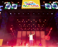 Atitude 67 e Kamisa 10 fazem noite de pagode em dose dupla em Pontal do Paraná