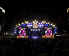 Atitude 67 e Kamisa 10 fazem noite de pagode em dose dupla em Pontal do Paraná