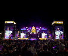 Atitude 67 e Kamisa 10 fazem noite de pagode em dose dupla em Pontal do Paraná