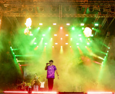 Atitude 67 e Kamisa 10 fazem noite de pagode em dose dupla em Pontal do Paraná