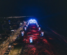 Fábio Jr. celebra o romantismo com show para 144 mil pessoas em Matinhos