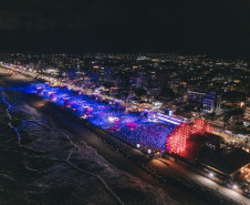 Fábio Jr. celebra o romantismo com show para 144 mil pessoas em Matinhos