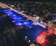 Fábio Jr. celebra o romantismo com show para 144 mil pessoas em Matinhos