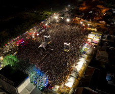 Atitude 67 e Kamisa 10 fazem noite de pagode em dose dupla em Pontal do Paraná