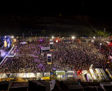 Atitude 67 e Kamisa 10 fazem noite de pagode em dose dupla em Pontal do Paraná