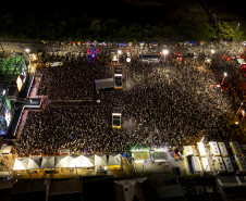 Atitude 67 e Kamisa 10 fazem noite de pagode em dose dupla em Pontal do Paraná