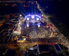Atitude 67 e Kamisa 10 fazem noite de pagode em dose dupla em Pontal do Paraná